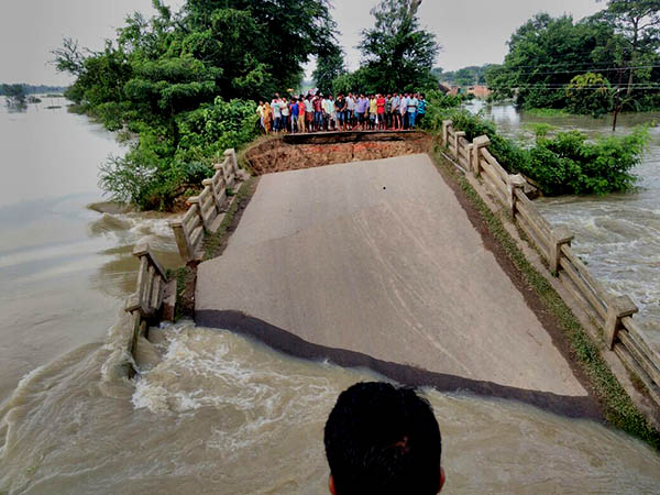 ভাঙল ব্রিজ, বিচ্ছিন্ন হরিশ্চন্দ্রপুর-চাঁচল ভাঙল ব্রিজ, বিচ্ছিন্ন হরিশ্চন্দ্রপুর-চাঁচল