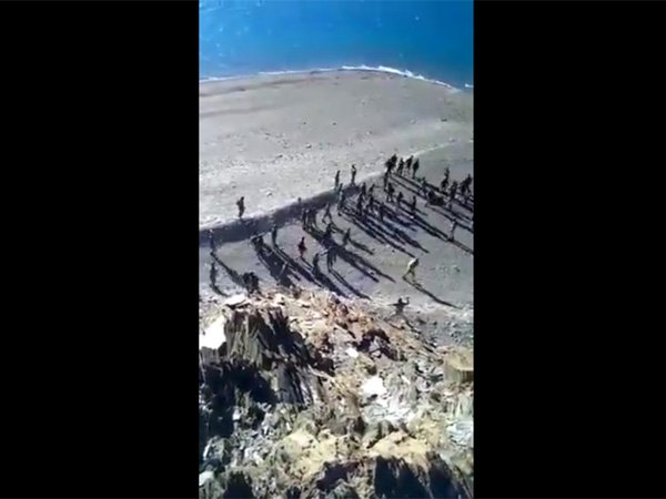 লাদাখে রাস্তা তৈরি নিয়ে নতুন করে ভারতকে হুঁশিয়ারি চিনের লাদাখে রাস্তা তৈরি নিয়ে নতুন করে ভারতকে হুঁশিয়ারি চিনের