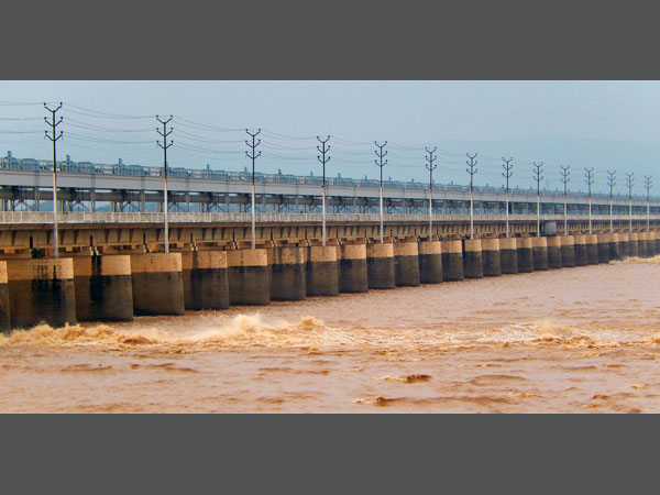 ফারাক্কার গেট খুলতেই প্লাবন মুর্শিদাবাদ-মালদহে ফারাক্কার গেট খুলতেই প্লাবন মুর্শিদাবাদ-মালদহে