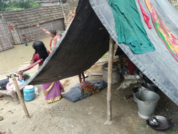 বন্যায় বিপর্যস্ত মালদা, প্লাবিত বিএসএফ ক্য়াম্প, এখনও বিচ্ছিন্ন হরিশ্চন্দ্রপুর বন্যায় বিপর্যস্ত মালদা, প্লাবিত বিএসএফ ক্য়াম্প, এখনও বিচ্ছিন্ন হরিশ্চন্দ্রপুর