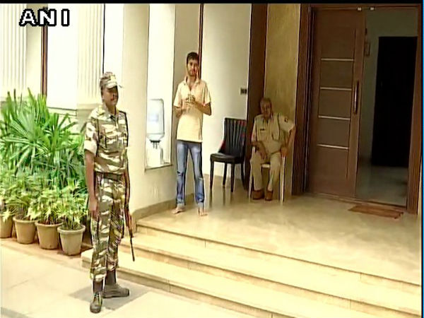 গুজরাতে রাজ্যসভা নির্বাচনের আগে নয়া মোড়, আয়কর হানা এই রাজ্যের মন্ত্রীর বাড়িতে গুজরাতে রাজ্যসভা নির্বাচনের আগে নয়া মোড়, আয়কর হানা এই রাজ্যের মন্ত্রীর বাড়িতে