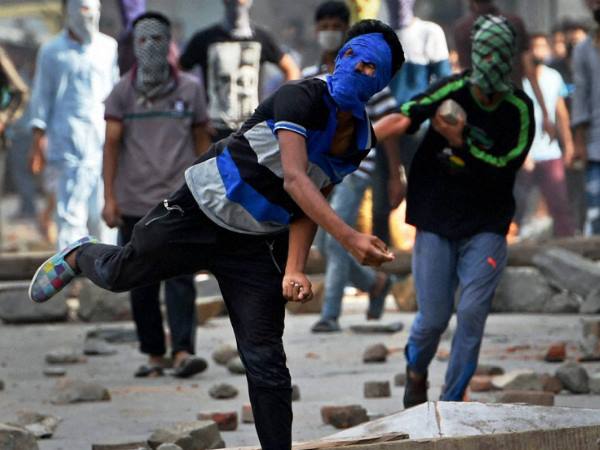 ভালবাসা দিয়ে কাশ্মীর সমস্যা সমাধানের বার্তা প্রধানমন্ত্রীর ভালবাসা দিয়ে কাশ্মীর সমস্যা সমাধানের বার্তা প্রধানমন্ত্রীর