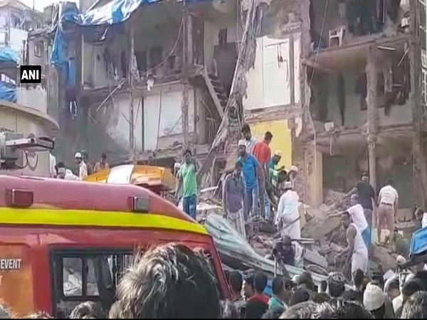মুম্বইয়ে বহুতলে ভেঙে মৃত ১৫ , অনেকের চাপা পড়ার আশঙ্কা মুম্বইয়ে বহুতলে ভেঙে মৃত ১৫ , অনেকের চাপা পড়ার আশঙ্কা