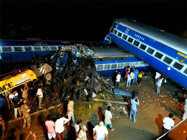 মুজাফ্ফরনগর রেল দুর্ঘটনার নেপথ্যে কী, প্রাথমিক তদন্তে উঠে এল এই তথ্য মুজাফ্ফরনগর রেল দুর্ঘটনার নেপথ্যে কী, প্রাথমিক তদন্তে উঠে এল এই তথ্য