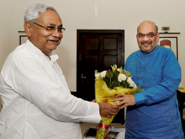 চেনা পথে হেঁটে ফের এনডিএ-তে যোগ দিল নীতীশ কুমারের জেডিইউ চেনা পথে হেঁটে ফের এনডিএ-তে যোগ দিল নীতীশ কুমারের জেডিইউ