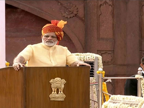 লালকেল্লা থেকে নাম না করে মমতাকে নিশানা মোদীর লালকেল্লা থেকে নাম না করে মমতাকে নিশানা মোদীর