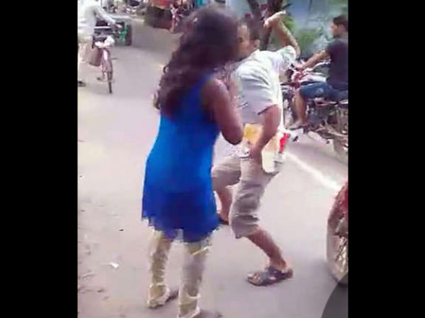 রাস্তায় প্রেমিককে ফোন, পরিণামে প্রেমিকার যা হাল করল পুলিশ রাস্তায় প্রেমিককে ফোন, পরিণামে প্রেমিকার যা হাল করল পুলিশ