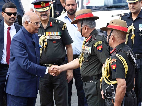 রাষ্ট্রপতি হিসেবে প্রথম সফরে লাদাখে রামনাথ কোবিন্দ, সেনার অনুষ্ঠানে সম্মানপ্রদান রাষ্ট্রপতিকে রাষ্ট্রপতি হিসেবে প্রথম সফরে লাদাখে রামনাথ কোবিন্দ, সেনার অনুষ্ঠানে সম্মানপ্রদান রাষ্ট্রপতিকে