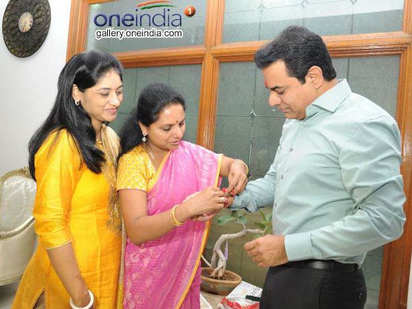 পুরুষ সহকর্মীর হাতে রাখী পরাবেন মহিলারা, সরকারি নির্দেশ পুরুষ সহকর্মীর হাতে রাখী পরাবেন মহিলারা, সরকারি নির্দেশ