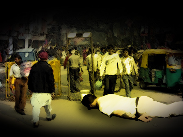 অমানবিক দিল্লি, ১২ ঘন্টা ধরে রাস্তায় পড়ে জখম ব্যক্তি, চুরি গেল টাকাভর্তি ব্যাগ অমানবিক দিল্লি, ১২ ঘন্টা ধরে রাস্তায় পড়ে জখম ব্যক্তি, চুরি গেল টাকাভর্তি ব্যাগ