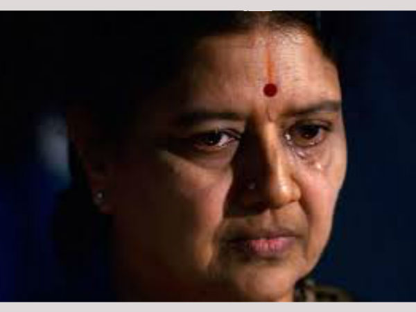 'সুপ্রিম' ধাক্কা খেলেন শশীকলা, খারিজ হল রিভিউ পিটিশন, থাকতে হবে জেলেই 'সুপ্রিম' ধাক্কা খেলেন শশীকলা, খারিজ হল রিভিউ পিটিশন, থাকতে হবে জেলেই