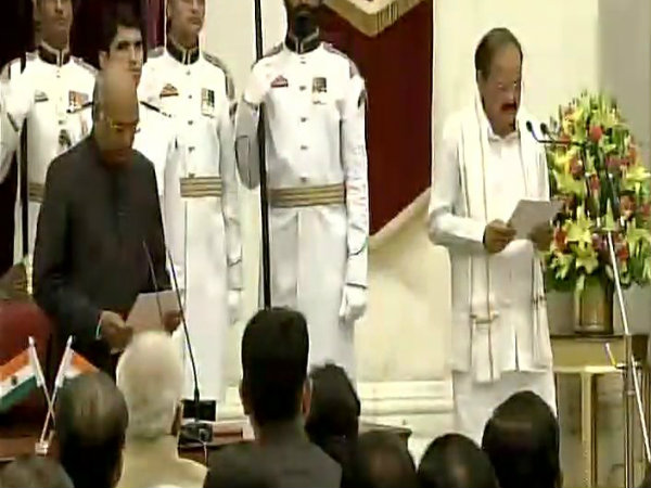 ভারতের ত্রয়োদশ উপরাষ্ট্রপতি হিসাবে শপথ নিলেন বেঙ্কাইয়া নাইড়ু ভারতের ত্রয়োদশ উপরাষ্ট্রপতি হিসাবে শপথ নিলেন বেঙ্কাইয়া নাইড়ু