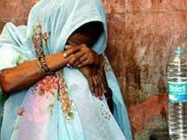 আচরণ অস্বাভাবিক, তাই 'ডাইনি' অপবাদে বৃদ্ধার ওপর চলল এই অত্যাচার আচরণ অস্বাভাবিক, তাই 'ডাইনি' অপবাদে বৃদ্ধার ওপর চলল এই অত্যাচার