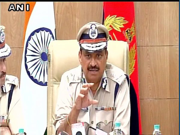 বেপাত্তা রাম রহিমের পরিবার, হদিশ নেই বহু অস্ত্র ও নগদের, নেপথ্যে আর বড় ষড়যন্ত্রের ইঙ্গিত বেপাত্তা রাম রহিমের পরিবার, হদিশ নেই বহু অস্ত্র ও নগদের, নেপথ্যে আর বড় ষড়যন্ত্রের ইঙ্গিত