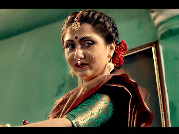 দুপুরের একাকীত্ব ঘোচাতে আসছেন উমা বৌদি, নাম ভূমিকায় স্বস্তিকা দুপুরের একাকীত্ব ঘোচাতে আসছেন উমা বৌদি, নাম ভূমিকায় স্বস্তিকা