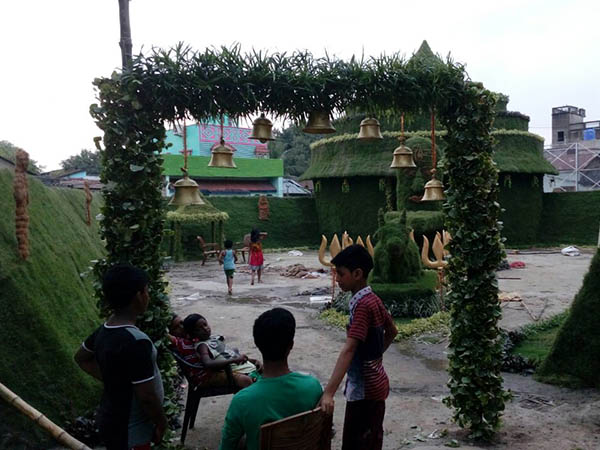 কংক্রিটের জঙ্গলে তাজা ঘাসের ছোঁয়া পেতে চান, ঘুরে আসুন টালা দক্ষিণপল্লির পুজো মণ্ডপে কংক্রিটের জঙ্গলে তাজা ঘাসের ছোঁয়া পেতে চান, ঘুরে আসুন টালা দক্ষিণপল্লির পুজো মণ্ডপে