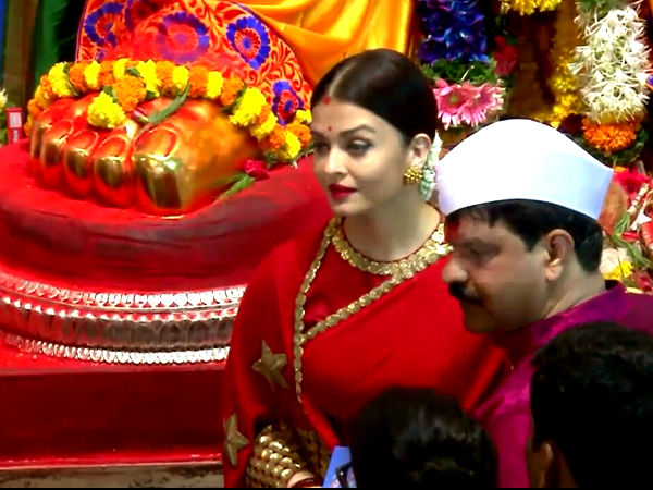 মণ্ডপে হাজির অভিষেক