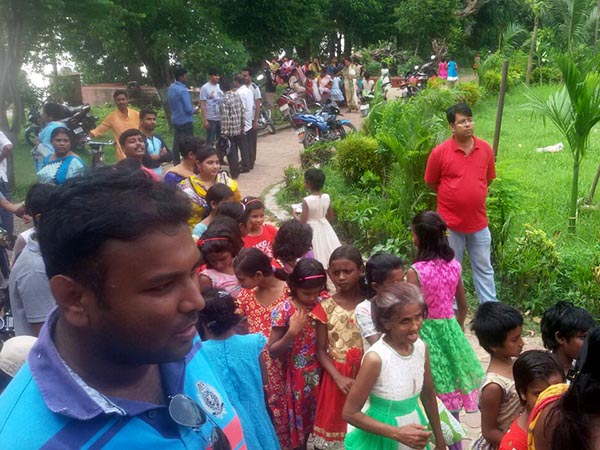 হাসি ফোটানোর উদ্যোগ