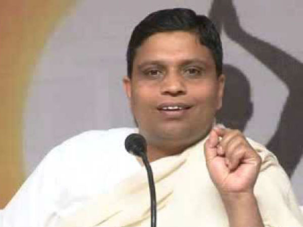 রাম রহিমের পর পতজ্ঞলি সাম্রাজ্যের এই কর্তার দিকেই নজর সিবিআই-এর রাম রহিমের পর পতজ্ঞলি সাম্রাজ্যের এই কর্তার দিকেই নজর সিবিআই-এর