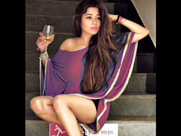 অফ শোল্ডারের সম্মোহন
