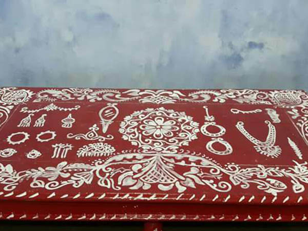 মায়ের আসনে অভিনবত্ব