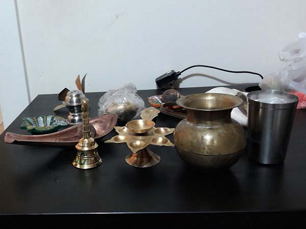 দেশ থেকে হাজির পুজো সামগ্রী