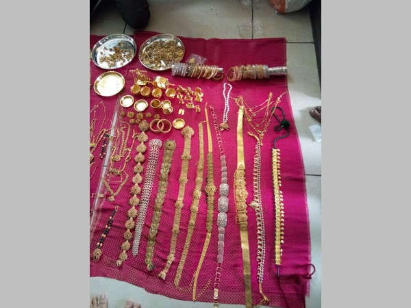 অবসরের ৩দিন আগে গ্রেফতার পুর আধিকারিক, বাজেয়াপ্ত ৫০০ কোটির বেহিসেবি সম্পত্তি অবসরের ৩দিন আগে গ্রেফতার পুর আধিকারিক, বাজেয়াপ্ত ৫০০ কোটির বেহিসেবি সম্পত্তি
