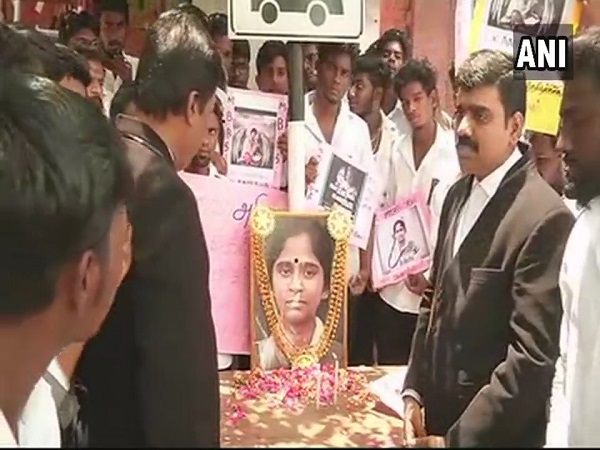 সরকারি সাহায্য ফেরালেন আত্মঘাতী অনিতার পরিবার সরকারি সাহায্য ফেরালেন আত্মঘাতী অনিতার পরিবার