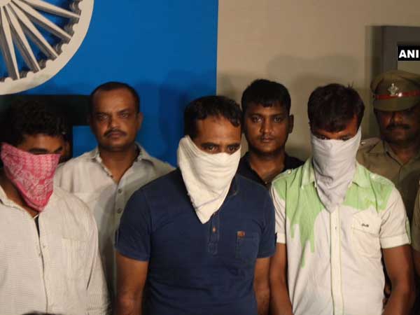 গ্রেফতার ভারতীয় সেনার ২ জওয়ান, উদ্ধার বহু কোটি টাকার হেরোইন, অস্ত্র গ্রেফতার ভারতীয় সেনার ২ জওয়ান, উদ্ধার বহু কোটি টাকার হেরোইন, অস্ত্র