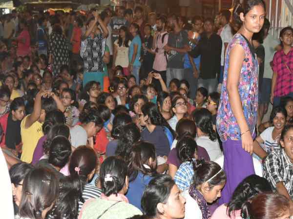 মোদীর কেন্দ্র বেনারসে ছাত্রীর হেনস্থাকাণ্ডে কি মুখ পুড়ল বিজেপি-র, উঠছে নানা প্রশ্ন মোদীর কেন্দ্র বেনারসে ছাত্রীর হেনস্থাকাণ্ডে কি মুখ পুড়ল বিজেপি-র, উঠছে নানা প্রশ্ন