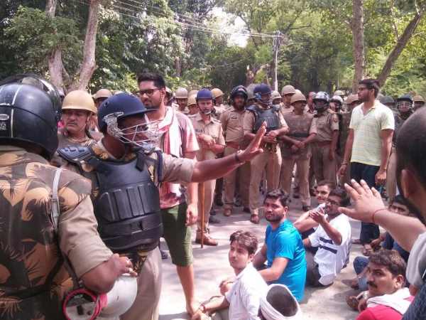 আজাদি স্লোগানের বিরোধিতা