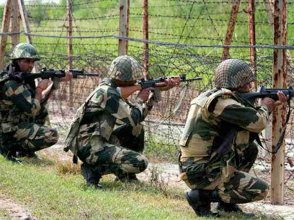 পাকিস্তানি গোলায় মৃত ১ মহিলা, ক্ষতিগ্রস্ত জম্মুর আর্নিয়া সাবসেক্টরের পুরনো একটি গায়েত্রী মন্দির পাকিস্তানি গোলায় মৃত ১ মহিলা, ক্ষতিগ্রস্ত জম্মুর আর্নিয়া সাবসেক্টরের পুরনো একটি গায়েত্রী মন্দির