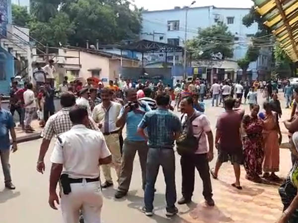 চিকিৎসা না হওয়ার অভিযোগ, ডেঙ্গি রোগীর মৃত্যু ঘিরে উত্তেজনা বাঙ্গুরে চিকিৎসা না হওয়ার অভিযোগ, ডেঙ্গি রোগীর মৃত্যু ঘিরে উত্তেজনা বাঙ্গুরে