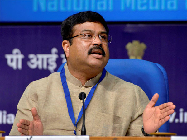 এবার বাড়ি বসেই এই পদ্ধতিতে মিলবে পেট্রোল-ডিজেল, উদ্যোগ কেন্দ্রের এবার বাড়ি বসেই এই পদ্ধতিতে মিলবে পেট্রোল-ডিজেল, উদ্যোগ কেন্দ্রের