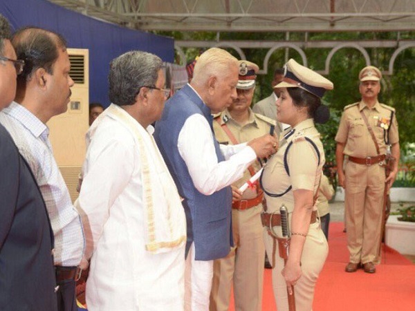 জেলের বেনিয়মের পর্দাফাঁস করে বদলি হয়েছিলেন, সেই ডি রূপাই রাষ্ট্রপতি পুরস্কারের সম্মানিত জেলের বেনিয়মের পর্দাফাঁস করে বদলি হয়েছিলেন, সেই ডি রূপাই রাষ্ট্রপতি পুরস্কারের সম্মানিত