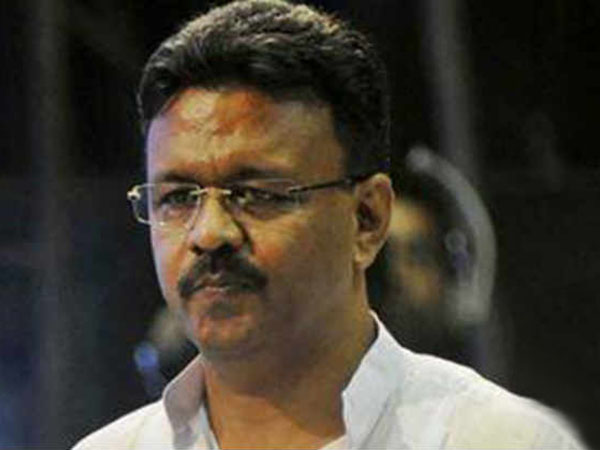 ‘নারদে চক্রান্তের শিকার তৃণমূল!’ ভাবমূর্তি রক্ষায় ‘শিখণ্ডী’ খাড়া করলেন ফিরহাদ ‘নারদে চক্রান্তের শিকার তৃণমূল!’ ভাবমূর্তি রক্ষায় ‘শিখণ্ডী’ খাড়া করলেন ফিরহাদ