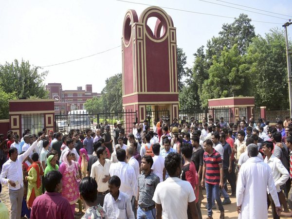 গুরুগ্রামের স্কুলে ছাত্রকে যৌন নির্যাতনে বাধা পেয়ে হত্যার ঘটনায় ৭ দিনেই চার্জশিট দেবে পুলিশ গুরুগ্রামের স্কুলে ছাত্রকে যৌন নির্যাতনে বাধা পেয়ে হত্যার ঘটনায় ৭ দিনেই চার্জশিট দেবে পুলিশ