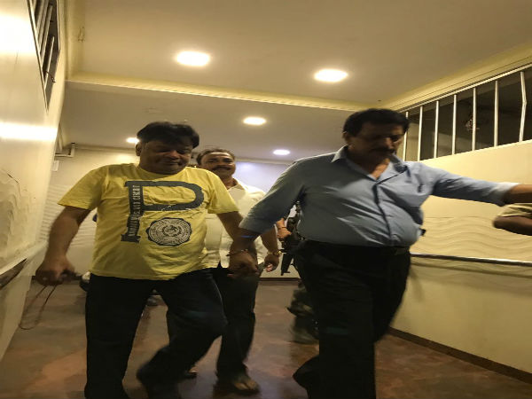 দাউদ না থাকলেও এখনও চলছে তোলাবাজি, মুম্বইয়ে গ্রেফতার ভাই ইকবাল দাউদ না থাকলেও এখনও চলছে তোলাবাজি, মুম্বইয়ে গ্রেফতার ভাই ইকবাল