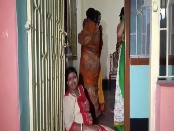 আর্থিক অনটনের জের, কেষ্টপুরে অসুস্থ স্ত্রীকে খুন করে আত্মঘাতী বৃদ্ধ আর্থিক অনটনের জের, কেষ্টপুরে অসুস্থ স্ত্রীকে খুন করে আত্মঘাতী বৃদ্ধ