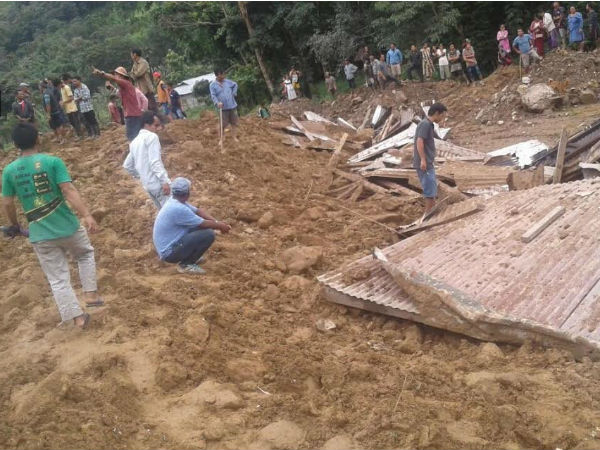 টানা বৃষ্টির জেরে পাহাড় ধসে মৃত ৬, খোলা হল কন্ট্রোল রুম টানা বৃষ্টির জেরে পাহাড় ধসে মৃত ৬, খোলা হল কন্ট্রোল রুম