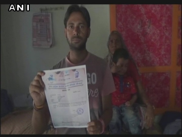 ১ পয়সা কৃষিঋণ মকুব, হাতে সার্টিফিকেট নিয়ে দোরে দোরে ঘুরে মিলল না সুরাহা ১ পয়সা কৃষিঋণ মকুব, হাতে সার্টিফিকেট নিয়ে দোরে দোরে ঘুরে মিলল না সুরাহা
