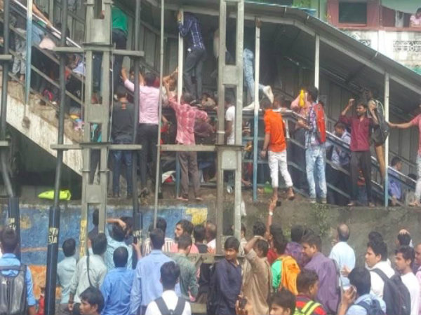 "ভারতীয় রেল থাকতে পাকিস্তানি জঙ্গিদের কী প্রয়োজন" "ভারতীয় রেল থাকতে পাকিস্তানি জঙ্গিদের কী প্রয়োজন"