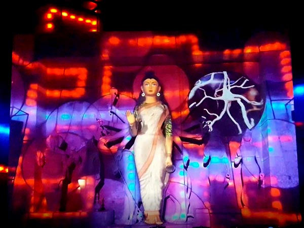 চোখের সামনে নিরাকার থেকে ফুটে উঠছে মা-এর রূপ, তাক লাগাল নাকতলা উদয়ন চোখের সামনে নিরাকার থেকে ফুটে উঠছে মা-এর রূপ, তাক লাগাল নাকতলা উদয়ন