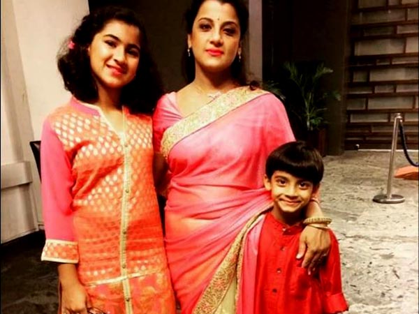 প্রবাসে অবাঙালি পরিবারের এই বাঙালি বধূ নিজের মতো করে মেতে ওঠেন দুর্গাপুজোয় প্রবাসে অবাঙালি পরিবারের এই বাঙালি বধূ নিজের মতো করে মেতে ওঠেন দুর্গাপুজোয়