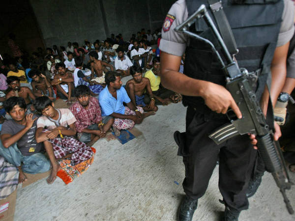 রোহিঙ্গাদের পাশে দাঁড়াতে এবার 'কাজে নামার' ডাক, মায়ানমারকে হুঁশিয়ারি মাসুদ আজহারের রোহিঙ্গাদের পাশে দাঁড়াতে এবার 'কাজে নামার' ডাক, মায়ানমারকে হুঁশিয়ারি মাসুদ আজহারের
