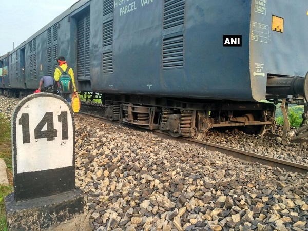 এক মাসে তৃতীয় ট্রেন দুর্ঘটনা, এবার বেলাইন শক্তিপুঞ্জ এক্সপ্রেস, হতাহতের খবর নেই এক মাসে তৃতীয় ট্রেন দুর্ঘটনা, এবার বেলাইন শক্তিপুঞ্জ এক্সপ্রেস, হতাহতের খবর নেই