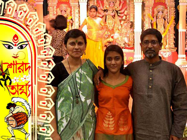 কলম্বাসের দেশে দুর্গাপুজো, নেই-নেই-এর মধ্যেও কিছু পাওয়া, প্রবাস জীবনে আঁকিবুকি কাটলেন শুভঙ্কর কলম্বাসের দেশে দুর্গাপুজো, নেই-নেই-এর মধ্যেও কিছু পাওয়া, প্রবাস জীবনে আঁকিবুকি কাটলেন শুভঙ্কর