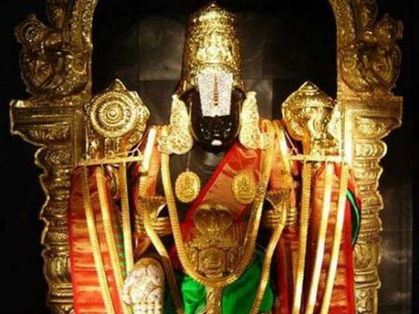 লর্ড ভেঙ্কটেশ্বরকে ৮. ৩৬ কোটি টাকার সোনার মালা ব্যবসায়ী ভক্তের লর্ড ভেঙ্কটেশ্বরকে ৮. ৩৬ কোটি টাকার সোনার মালা ব্যবসায়ী ভক্তের