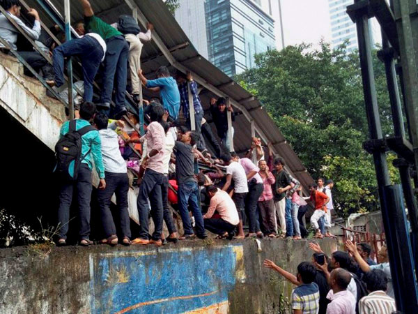টুইটার বার্তা সত্ত্বেও দুর্ঘটনা মুম্বইয়ে, বুলেট ট্রেন নিয়ে কটাক্ষ টুইটার বার্তা সত্ত্বেও দুর্ঘটনা মুম্বইয়ে, বুলেট ট্রেন নিয়ে কটাক্ষ