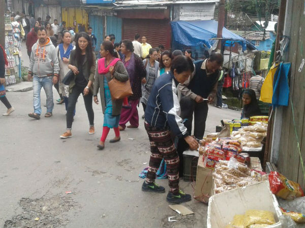 স্বাভাবিক ছন্দের পথে পাহাড়, সকালে খুলেছে বেশ কিছু দোকান স্বাভাবিক ছন্দের পথে পাহাড়, সকালে খুলেছে বেশ কিছু দোকান